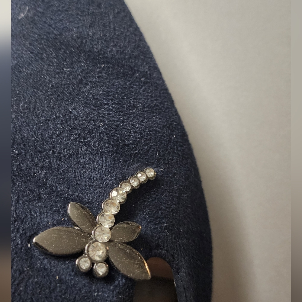 Shoes - Picture 2 of 4